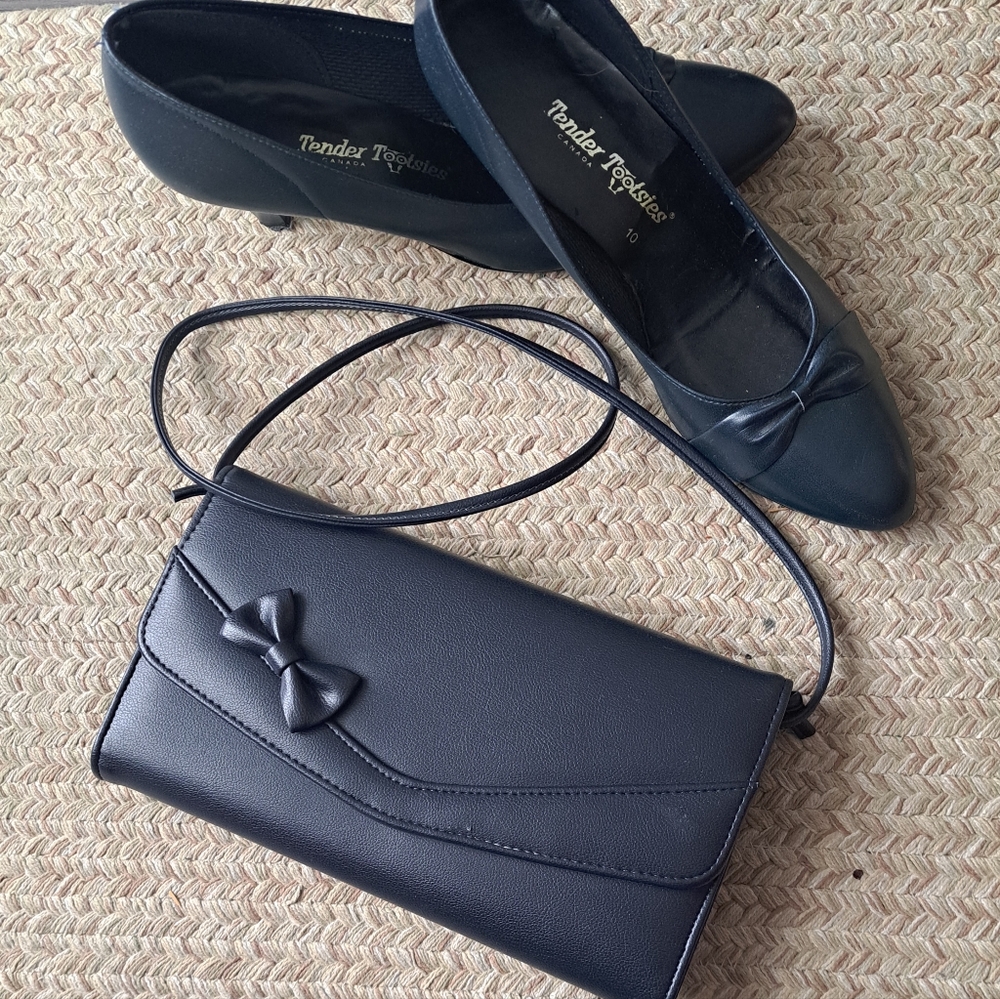 Tender Tootsies Heel Size 10 & Vintage Calego Crossbody Clutch w Mirror